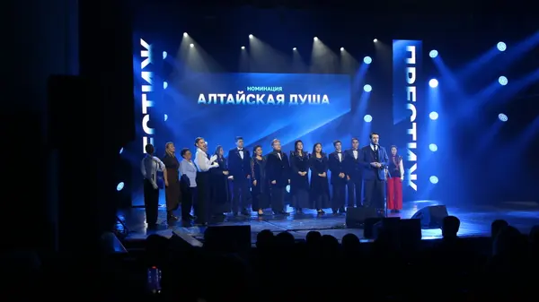 Коллектив лауреатов премии «Престиж» на сцене